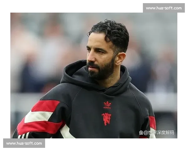 退场时喊出 “加油”！阿莫林的笑容里藏着曼联的温度